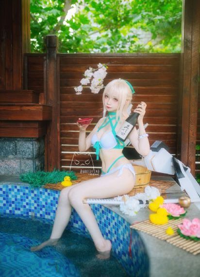 最新欧美海滩美女图片_BD英语HD高清在线观看
